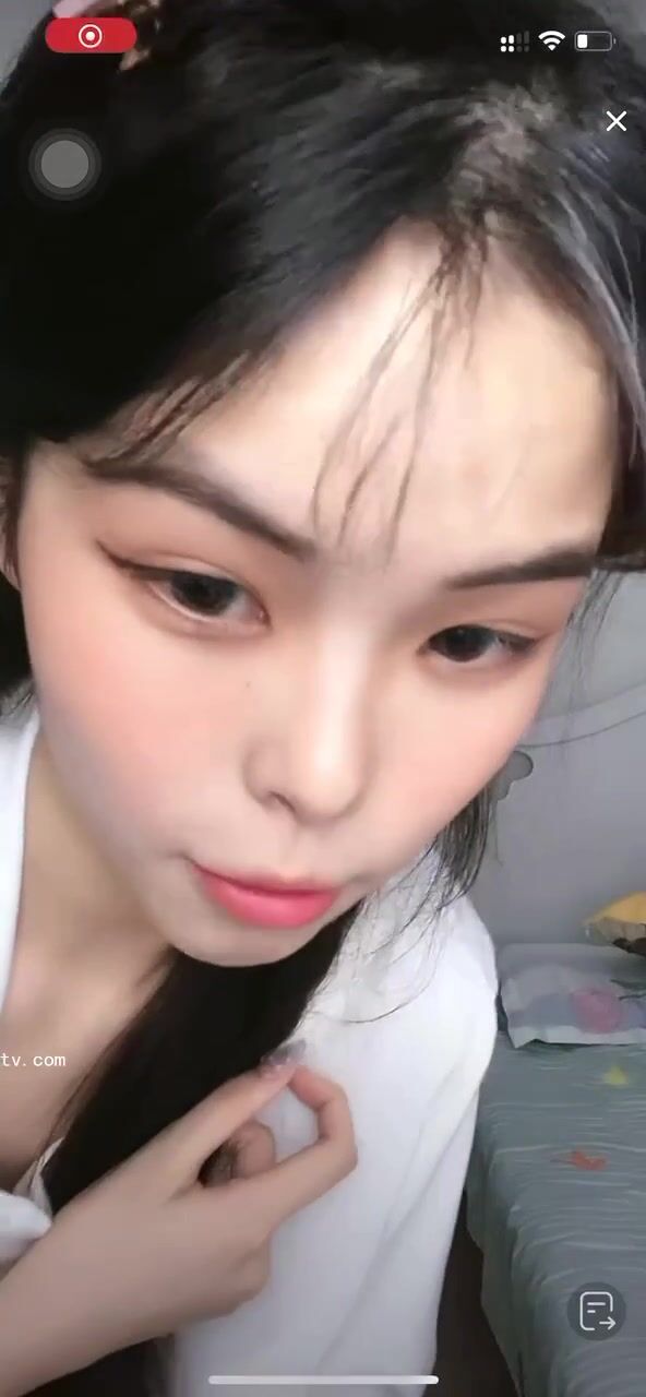 最新《瘋狂抖音》外篇之《抖音擦邊3》顏值主播直播各顯神通 閃現 走光露點 刷邊PK (197)