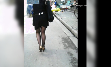 各種地方摸完女生翹臀或黑絲長腿就跑 各種尖叫聲 有的露臉 有的抄底 腎上腺素拉滿 太刺激 (19)