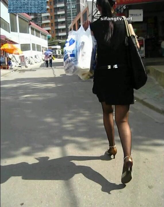 各種地方摸完女生翹臀或黑絲長腿就跑 各種尖叫聲 有的露臉 有的抄底 腎上腺素拉滿 太刺激 (19)