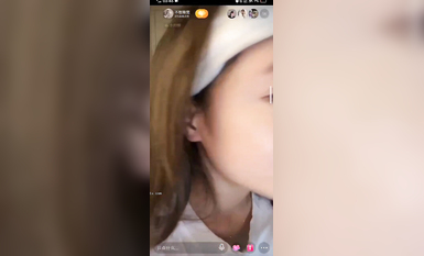 最新《瘋狂抖音》外篇之《抖音擦邊3》顏值主播直播各顯神通 閃現 走光露點 刷邊PK (213)