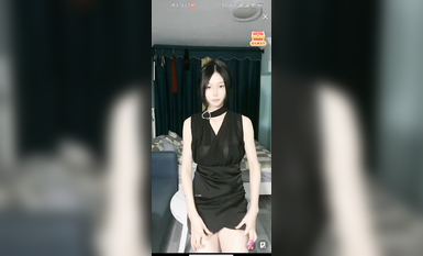 最新《瘋狂抖音》外篇之《抖音擦邊3》顏值主播直播各顯神通 閃現 走光露點 刷邊PK (64)