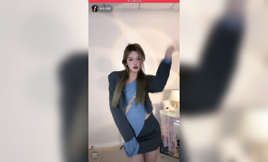 最新《瘋狂抖音》外篇之《抖音擦邊3》顏值主播直播各顯神通 閃現 走光露點 刷邊PK (24)