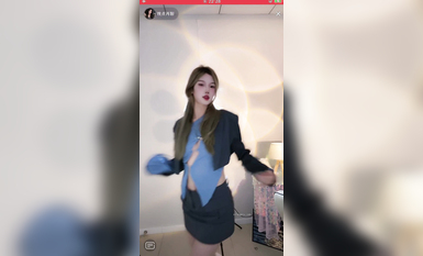 最新《瘋狂抖音》外篇之《抖音擦邊3》顏值主播直播各顯神通 閃現 走光露點 刷邊PK (24)