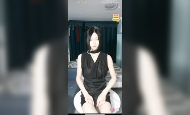 最新《瘋狂抖音》外篇之《抖音擦邊3》顏值主播直播各顯神通 閃現 走光露點 刷邊PK (63)