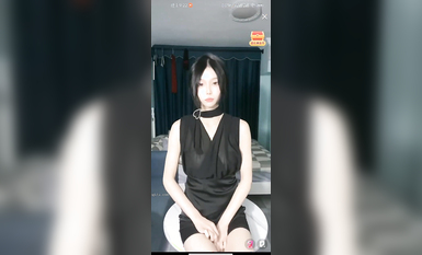 最新《瘋狂抖音》外篇之《抖音擦邊3》顏值主播直播各顯神通 閃現 走光露點 刷邊PK (63)