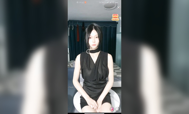 最新《瘋狂抖音》外篇之《抖音擦邊3》顏值主播直播各顯神通 閃現 走光露點 刷邊PK (63)