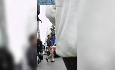 各種地方摸完女生翹臀或黑絲長腿就跑 各種尖叫聲 有的露臉 有的抄底 腎上腺素拉滿 太刺激 (8)