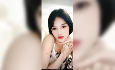 最新《瘋狂抖音》外篇之《抖音擦邊3》顏值主播直播各顯神通 閃現 走光露點 刷邊PK (196)