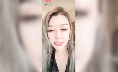 最新《瘋狂抖音》外篇之《抖音擦邊3》顏值主播直播各顯神通 閃現 走光露點 刷邊PK (74)