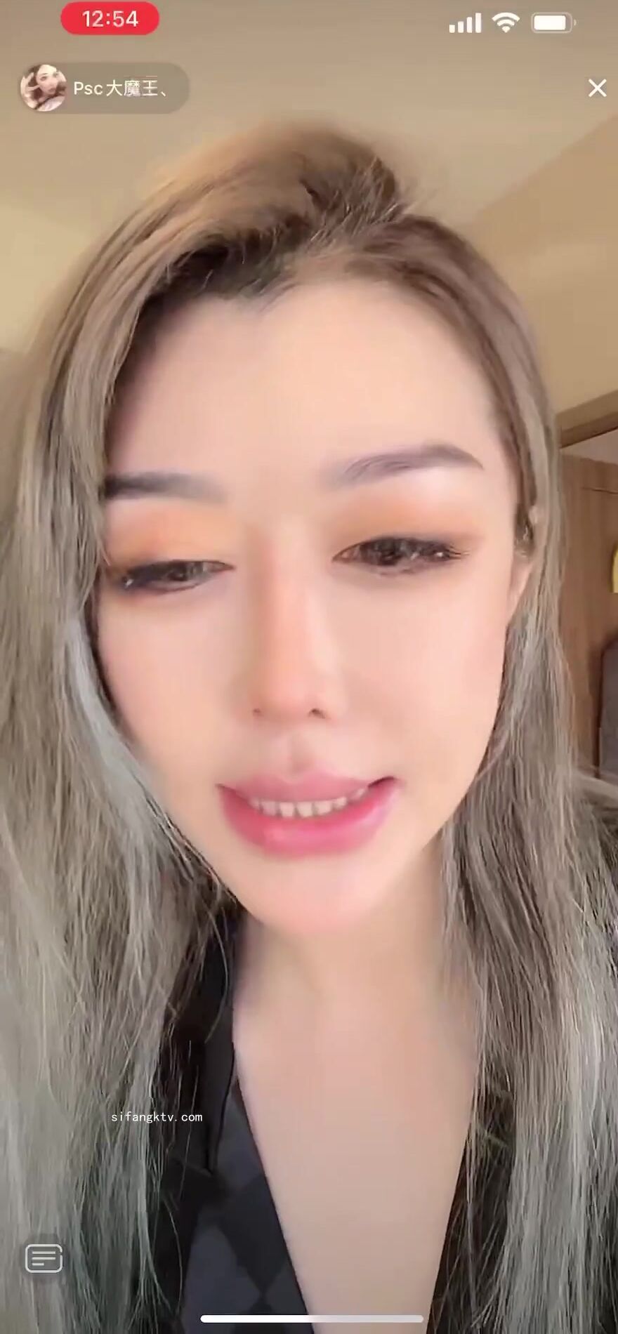 最新《瘋狂抖音》外篇之《抖音擦邊3》顏值主播直播各顯神通 閃現 走光露點 刷邊PK (74)