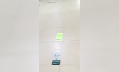 各種地方摸完女生翹臀或黑絲長腿就跑 各種尖叫聲 有的露臉 有的抄底 腎上腺素拉滿 太刺激 (21)