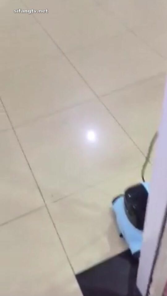 各種地方摸完女生翹臀或黑絲長腿就跑 各種尖叫聲 有的露臉 有的抄底 腎上腺素拉滿 太刺激 (21)