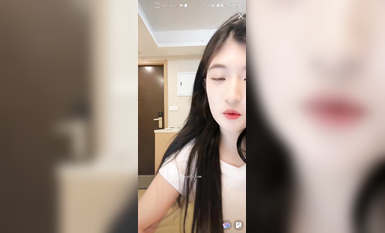 最新《瘋狂抖音》外篇之《抖音擦邊3》顏值主播直播各顯神通 閃現 走光露點 刷邊PK (1)