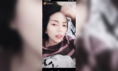 最新《瘋狂抖音》外篇之《抖音擦邊3》顏值主播直播各顯神通 閃現 走光露點 刷邊PK (210)