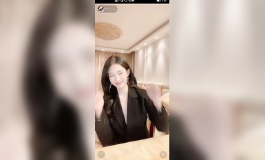 最新《瘋狂抖音》外篇之《抖音擦邊3》顏值主播直播各顯神通 閃現 走光露點 刷邊PK (61)