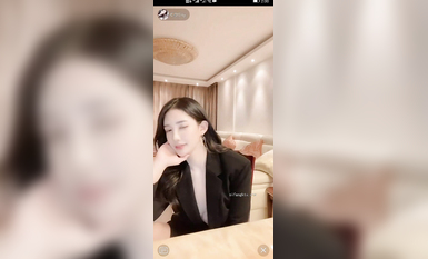 最新《瘋狂抖音》外篇之《抖音擦邊3》顏值主播直播各顯神通 閃現 走光露點 刷邊PK (61)