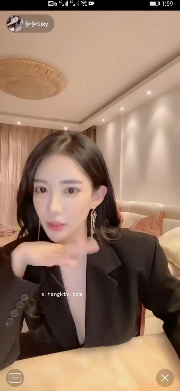 最新《瘋狂抖音》外篇之《抖音擦邊3》顏值主播直播各顯神通 閃現 走光露點 刷邊PK (61)