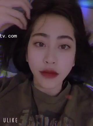 最新《瘋狂抖音》外篇之《抖音擦邊3》顏值主播直播各顯神通 閃現 走光露點 刷邊PK (128)