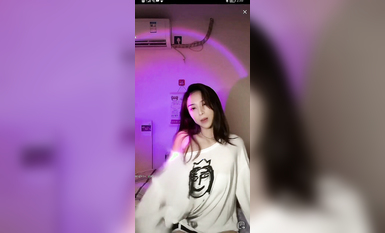 最新《瘋狂抖音》外篇之《抖音擦邊3》顏值主播直播各顯神通 閃現 走光露點 刷邊PK (198)