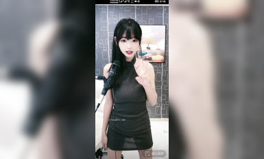 最新《瘋狂抖音》外篇之《抖音擦邊3》顏值主播直播各顯神通 閃現 走光露點 刷邊PK (167)