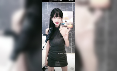 最新《瘋狂抖音》外篇之《抖音擦邊3》顏值主播直播各顯神通 閃現 走光露點 刷邊PK (167)