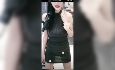 最新《瘋狂抖音》外篇之《抖音擦邊3》顏值主播直播各顯神通 閃現 走光露點 刷邊PK (167)