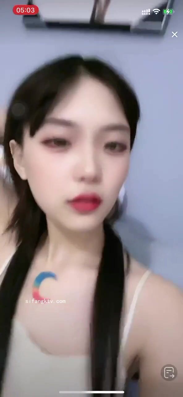 最新《瘋狂抖音》外篇之《抖音擦邊3》顏值主播直播各顯神通 閃現 走光露點 刷邊PK (224)