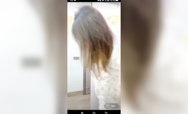 最新《瘋狂抖音》外篇之《抖音擦邊3》顏值主播直播各顯神通 閃現 走光露點 刷邊PK (122)