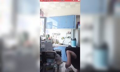 最新《瘋狂抖音》外篇之《抖音擦邊3》顏值主播直播各顯神通 閃現 走光露點 刷邊PK (176)