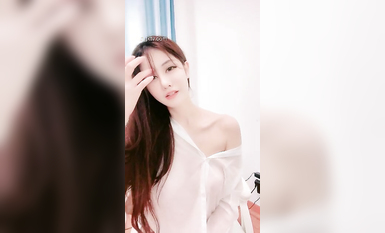 新鮮出爐 絕色女神【椰椰奶】魔鬼身材大長腿 脫光光扒穴了 ！ (3)