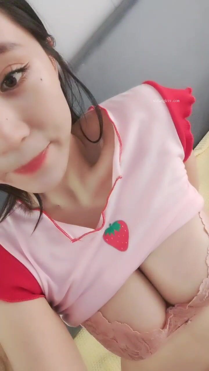 重磅！G奶女神下海！超漂亮~【維維呀】道具自慰！擼到腳軟 (4)