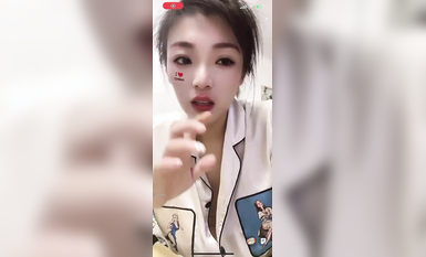 最新《瘋狂抖音》外篇之《抖音擦邊2》顏值主播各顯神通 閃現走光 刷邊尿尿熱舞 扣逼漏奶 (93)