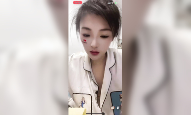 最新《瘋狂抖音》外篇之《抖音擦邊2》顏值主播各顯神通 閃現走光 刷邊尿尿熱舞 扣逼漏奶 (93)