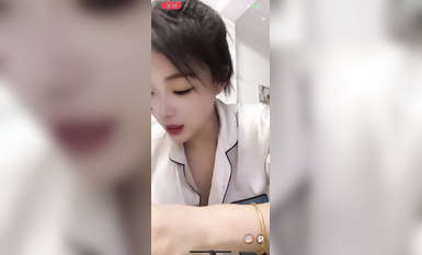 最新《瘋狂抖音》外篇之《抖音擦邊2》顏值主播各顯神通 閃現走光 刷邊尿尿熱舞 扣逼漏奶 (93)