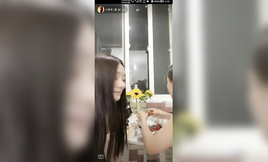 最新《瘋狂抖音》外篇之《抖音擦邊2》顏值主播各顯神通 閃現走光 刷邊尿尿熱舞 扣逼漏奶 (167)