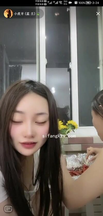 最新《瘋狂抖音》外篇之《抖音擦邊2》顏值主播各顯神通 閃現走光 刷邊尿尿熱舞 扣逼漏奶 (167)