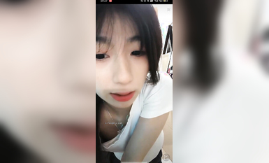 最新《瘋狂抖音》外篇之《抖音擦邊2》顏值主播各顯神通 閃現走光 刷邊尿尿熱舞 扣逼漏奶 (196)