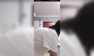 最新《瘋狂抖音》外篇之《抖音擦邊2》顏值主播各顯神通 閃現走光 刷邊尿尿熱舞 扣逼漏奶 (81)