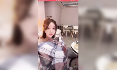 最新《瘋狂抖音》外篇之《抖音擦邊2》顏值主播各顯神通 閃現走光 刷邊尿尿熱舞 扣逼漏奶 (98)