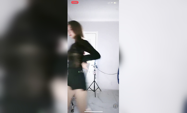 最新《瘋狂抖音》外篇之《抖音擦邊2》顏值主播各顯神通 閃現走光 刷邊尿尿熱舞 扣逼漏奶 (121)