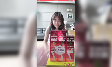 最新《瘋狂抖音》外篇之《抖音擦邊2》顏值主播各顯神通 閃現走光 刷邊尿尿熱舞 扣逼漏奶 (111)