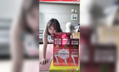 最新《瘋狂抖音》外篇之《抖音擦邊2》顏值主播各顯神通 閃現走光 刷邊尿尿熱舞 扣逼漏奶 (111)