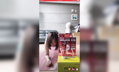 最新《瘋狂抖音》外篇之《抖音擦邊2》顏值主播各顯神通 閃現走光 刷邊尿尿熱舞 扣逼漏奶 (113)