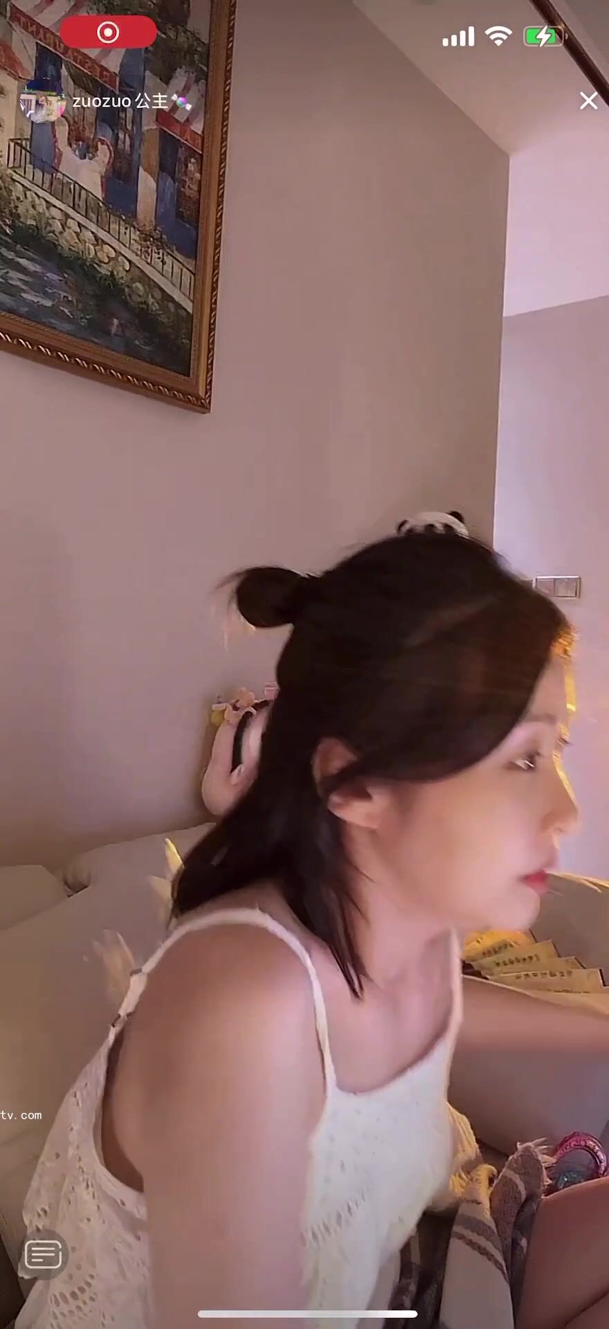 最新《瘋狂抖音》外篇之《抖音擦邊2》顏值主播各顯神通 閃現走光 刷邊尿尿熱舞 扣逼漏奶 (76)