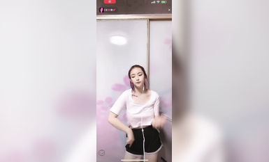 最新《瘋狂抖音》外篇之《抖音擦邊2》顏值主播各顯神通 閃現走光 刷邊尿尿熱舞 扣逼漏奶 (140)