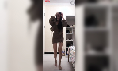 最新《瘋狂抖音》外篇之《抖音擦邊2》顏值主播各顯神通 閃現走光 刷邊尿尿熱舞 扣逼漏奶 (1)