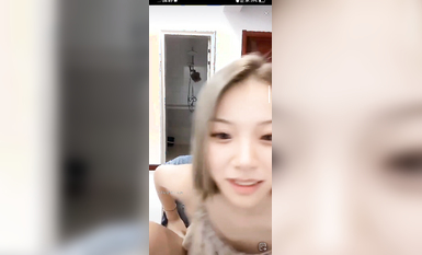 最新《瘋狂抖音》外篇之《抖音擦邊2》顏值主播各顯神通 閃現走光 刷邊尿尿熱舞 扣逼漏奶 (212)