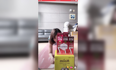 最新《瘋狂抖音》外篇之《抖音擦邊2》顏值主播各顯神通 閃現走光 刷邊尿尿熱舞 扣逼漏奶 (112)