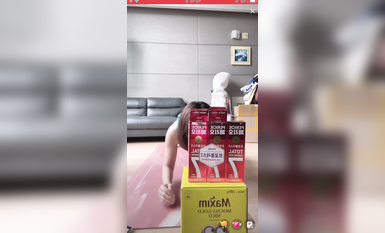 最新《瘋狂抖音》外篇之《抖音擦邊2》顏值主播各顯神通 閃現走光 刷邊尿尿熱舞 扣逼漏奶 (112)