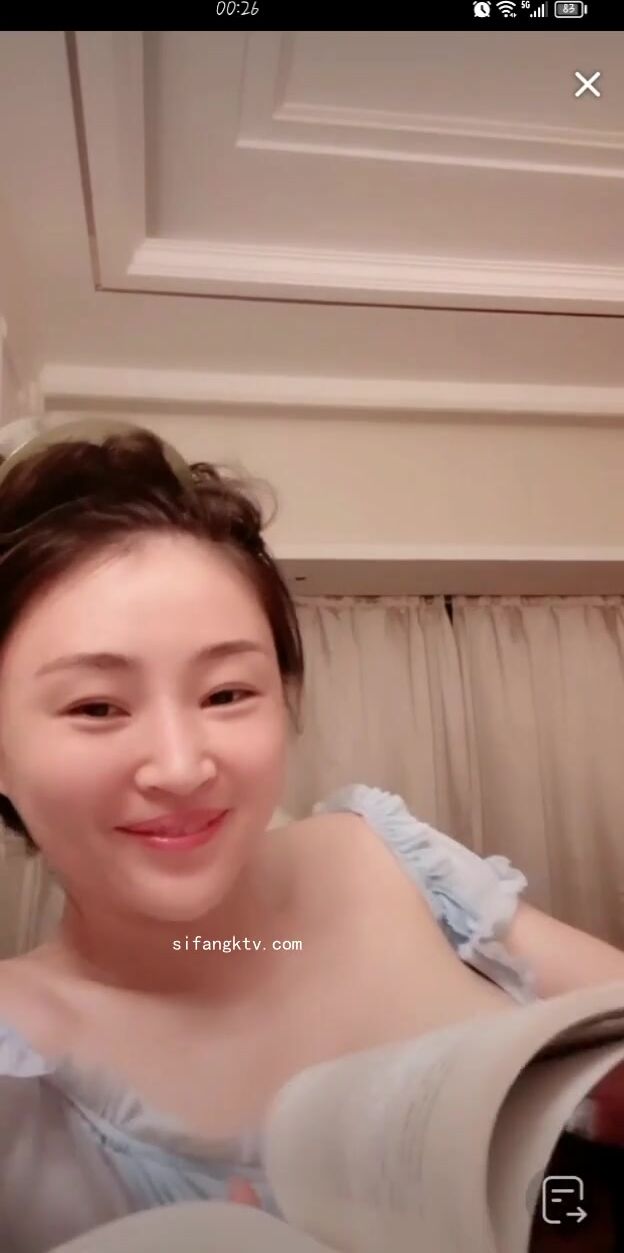 最新《瘋狂抖音》外篇之《抖音擦邊2》顏值主播各顯神通 閃現走光 刷邊尿尿熱舞 扣逼漏奶 (31)